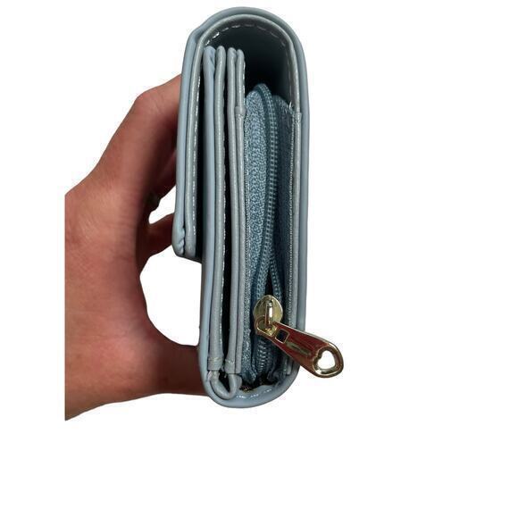 NWOT Horizontal Closure Bi-Fold, Key Chain Wallet, Soft Baby Blue, Feather Charm - Picture 4 of 9